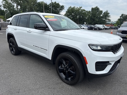 2023 Jeep Grand Cherokee Laredo SUV
