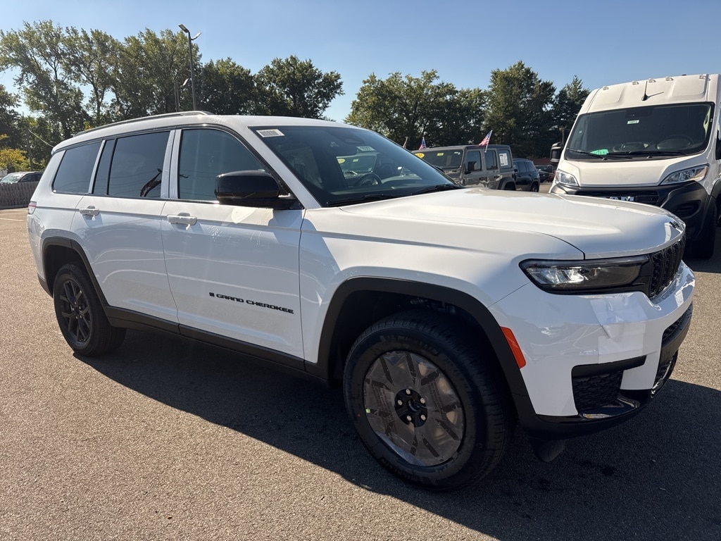2025 Jeep Grand Cherokee L Altitude's photo