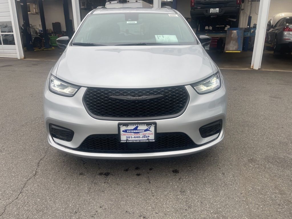 New 2026 Chrysler Pacifica Select Passenger Van