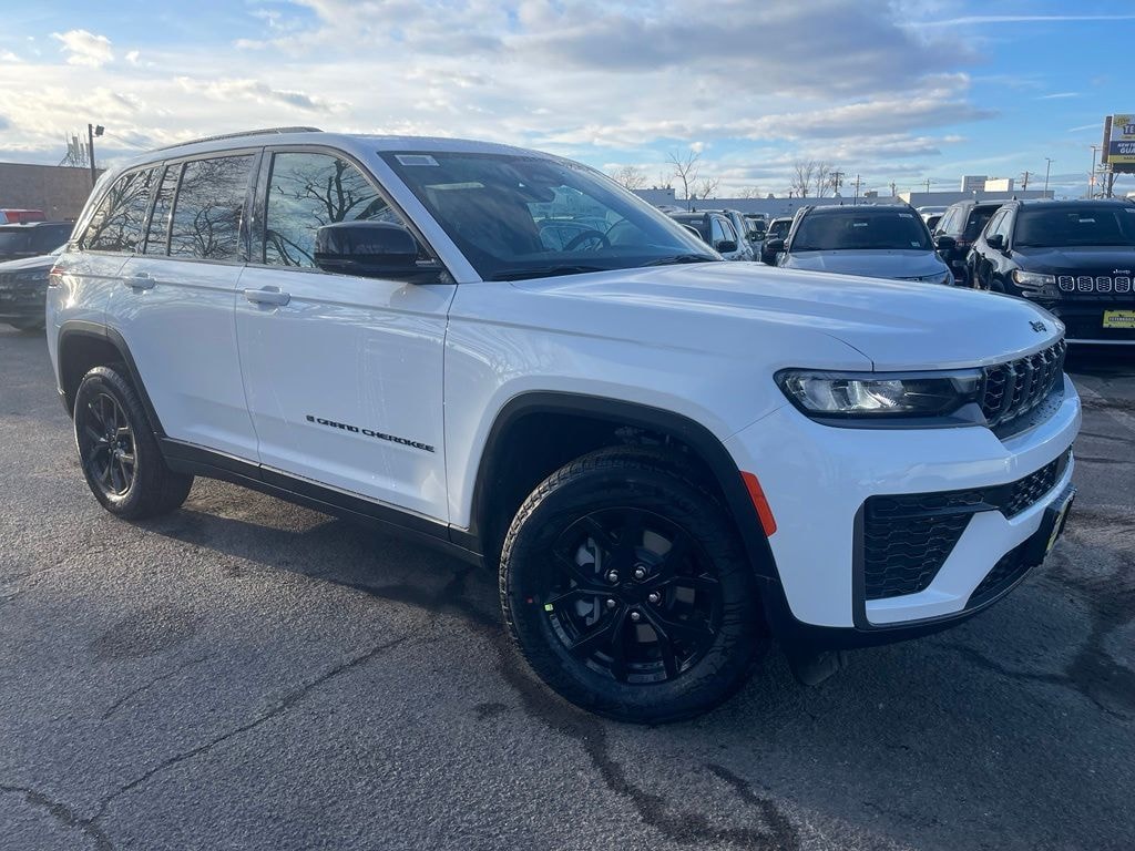 New 2026 Jeep Grand Cherokee Laredo Altitude Sport Utility