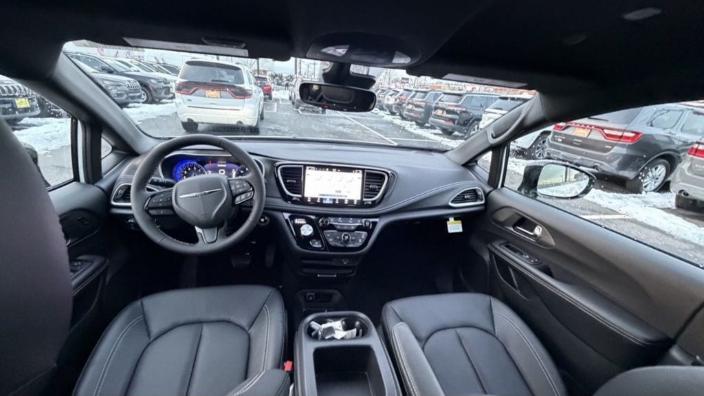 2026 Chrysler Pacifica Select - Photo 10