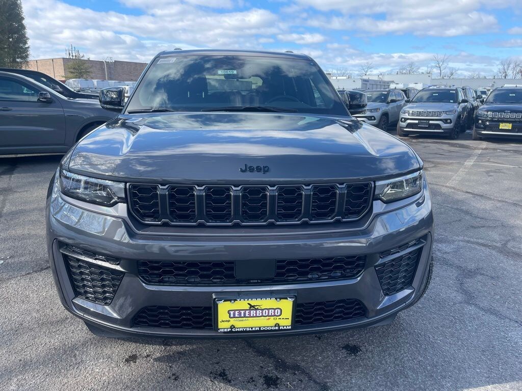 New 2026 Jeep Grand Cherokee Laredo Sport Utility