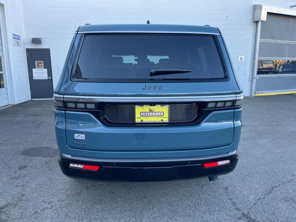 2026 Jeep Grand Wagoneer Base