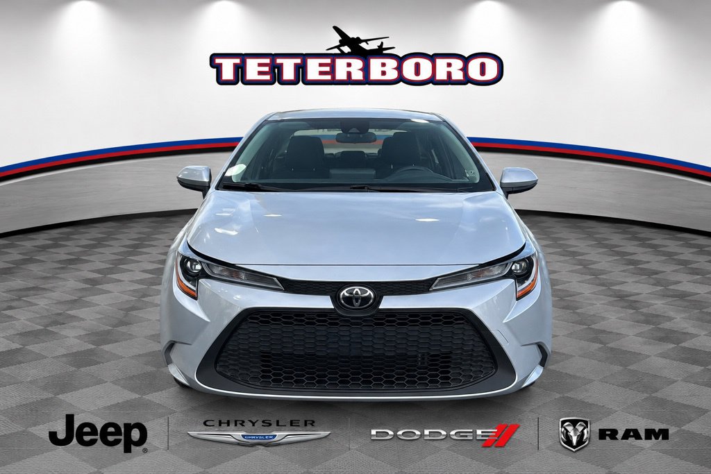 Used 2022 Toyota Corolla LE with VIN JTDEPMAE1NJ220039 for sale in Little Ferry, NJ
