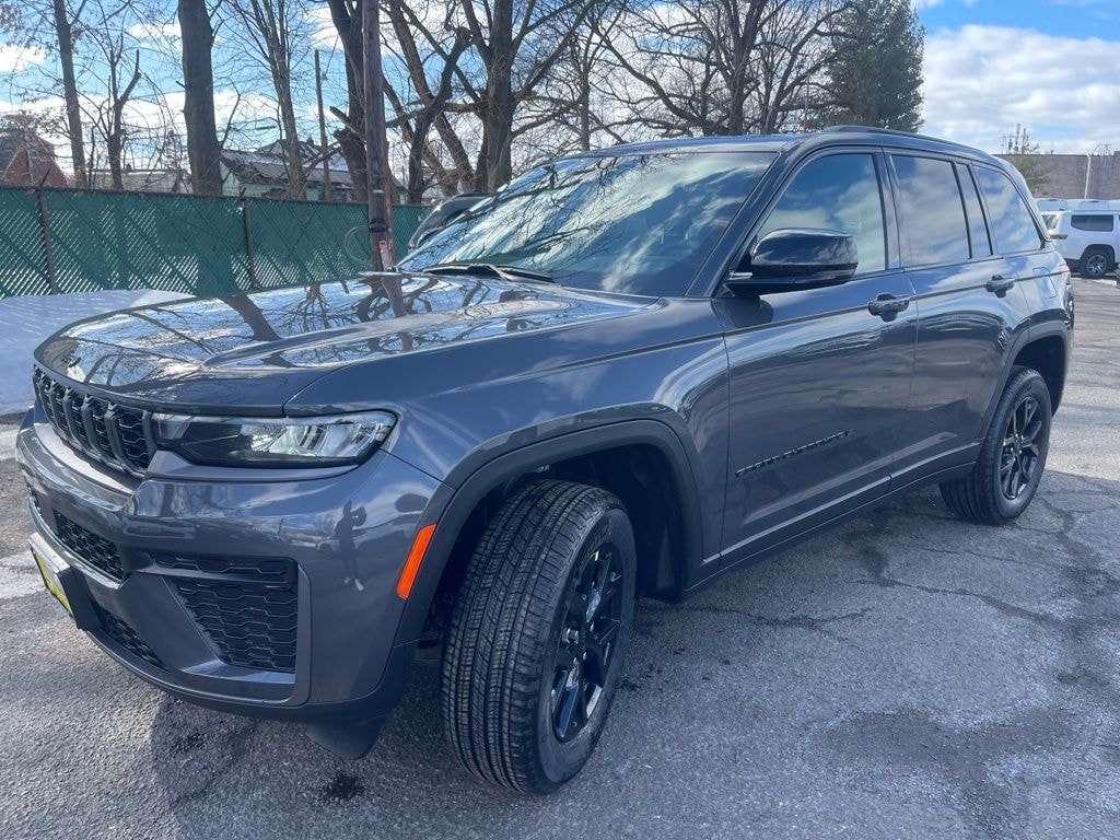 New 2026 Jeep Grand Cherokee Laredo Sport Utility