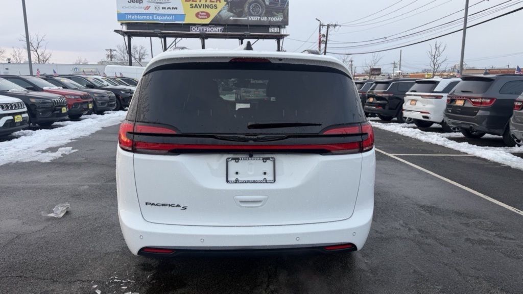 2026 Chrysler Pacifica Select - Photo 5