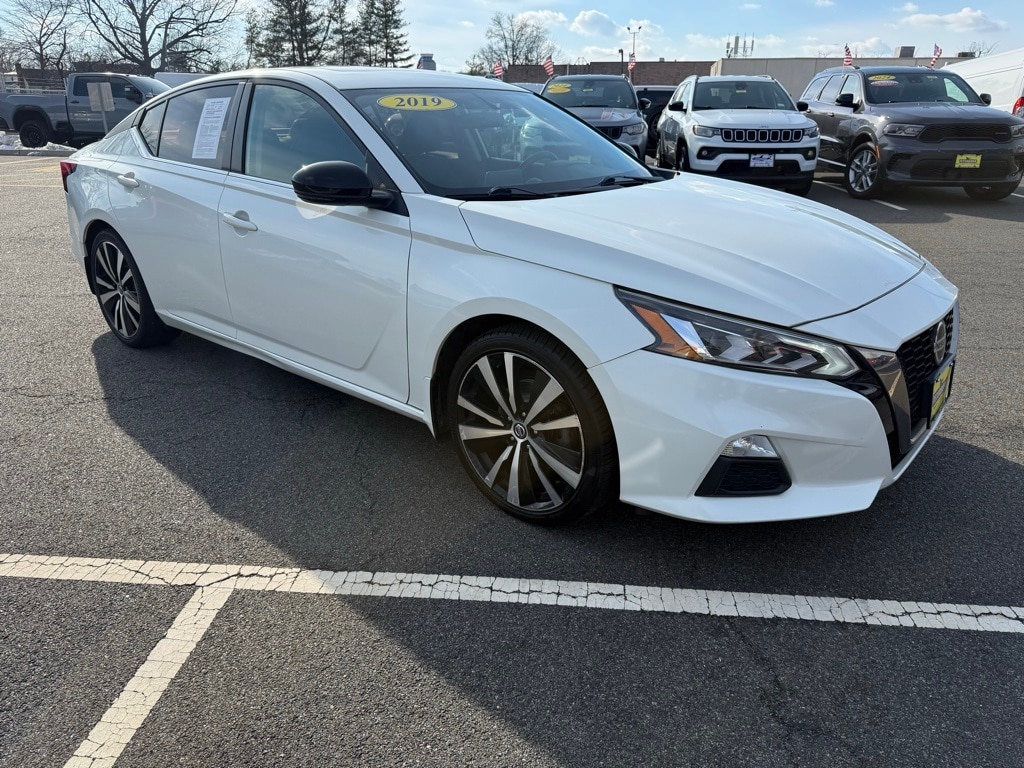 2019 Nissan Altima SR's photo