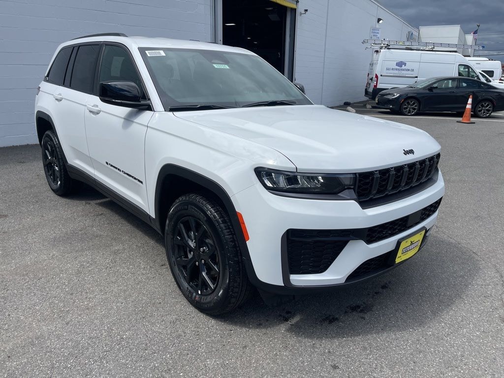 New 2026 Jeep Grand Cherokee Laredo Altitude Sport Utility