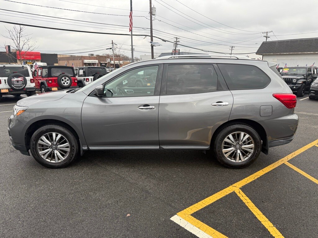 2020 Nissan Pathfinder SV photo 2