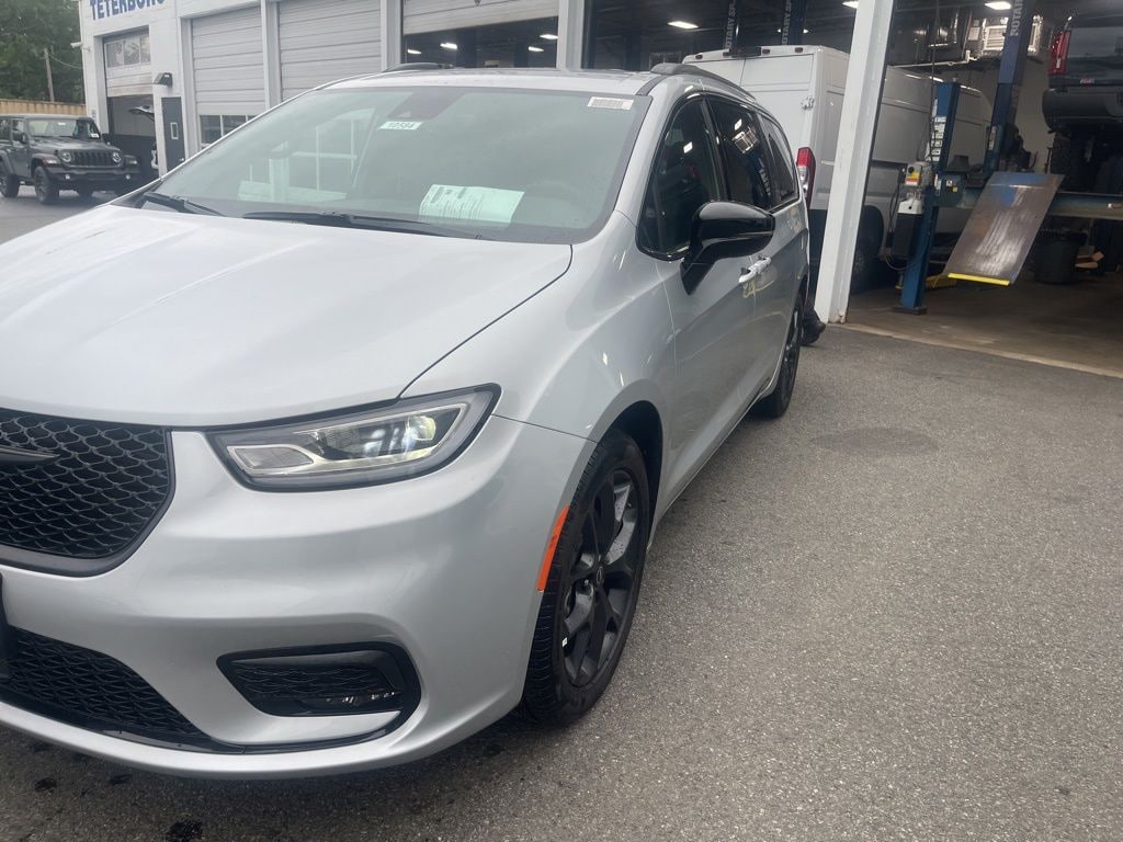 New 2026 Chrysler Pacifica Select Passenger Van