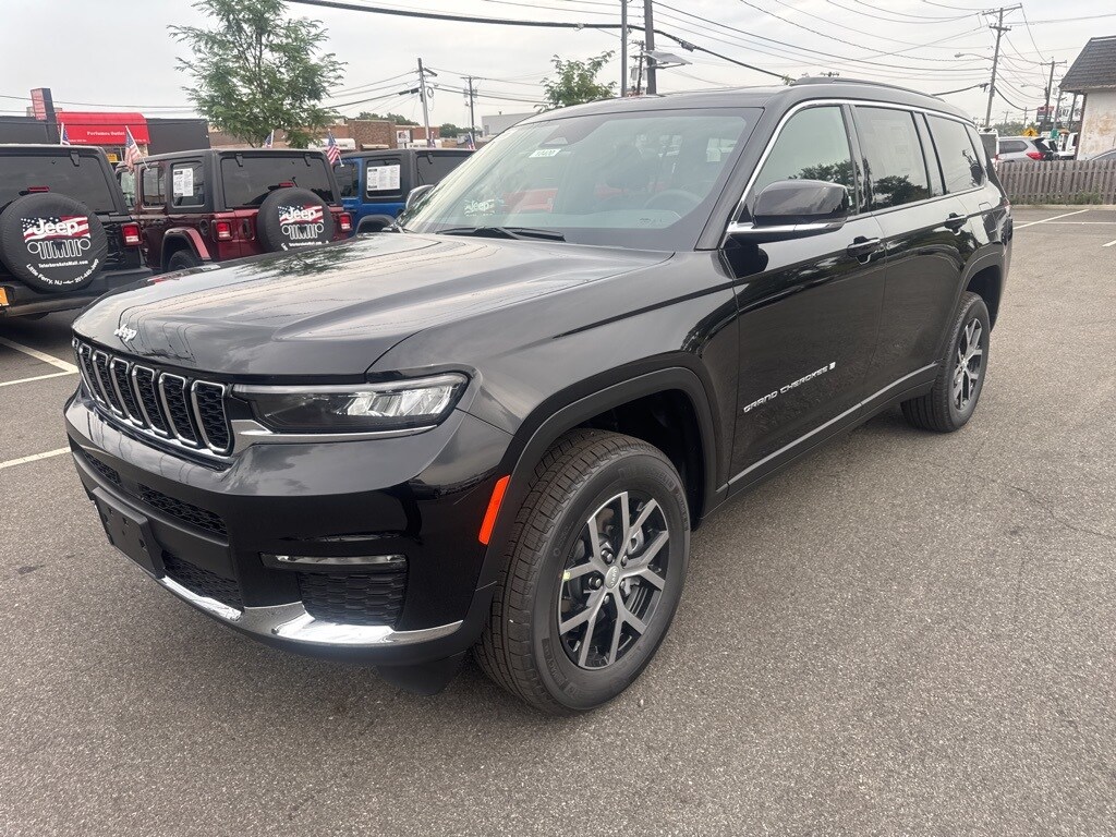 2025 Jeep Grand Cherokee Limited photo 3
