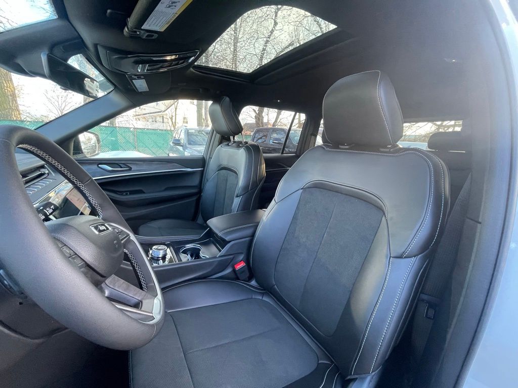 2026 Jeep Grand Cherokee Laredo - Photo 11