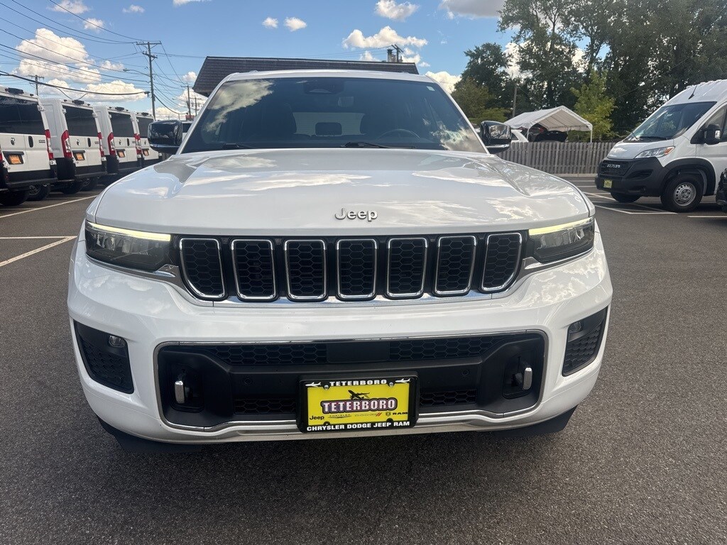2022 Jeep Grand Cherokee Overland photo 2