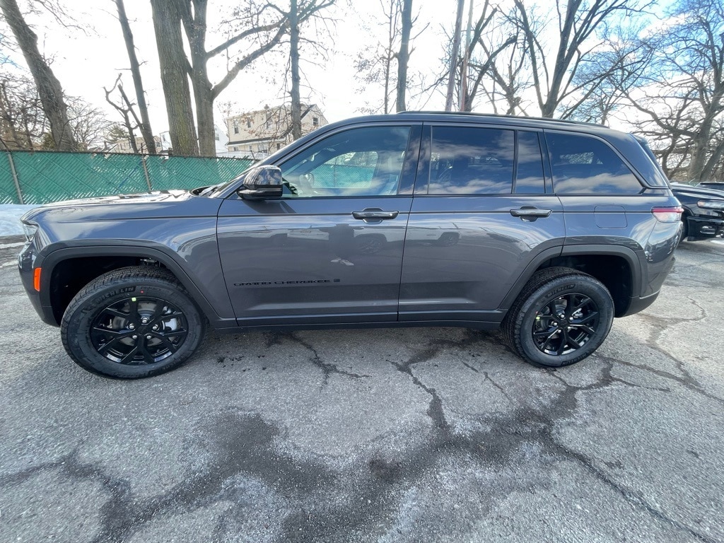New 2026 Jeep Grand Cherokee Laredo Sport Utility