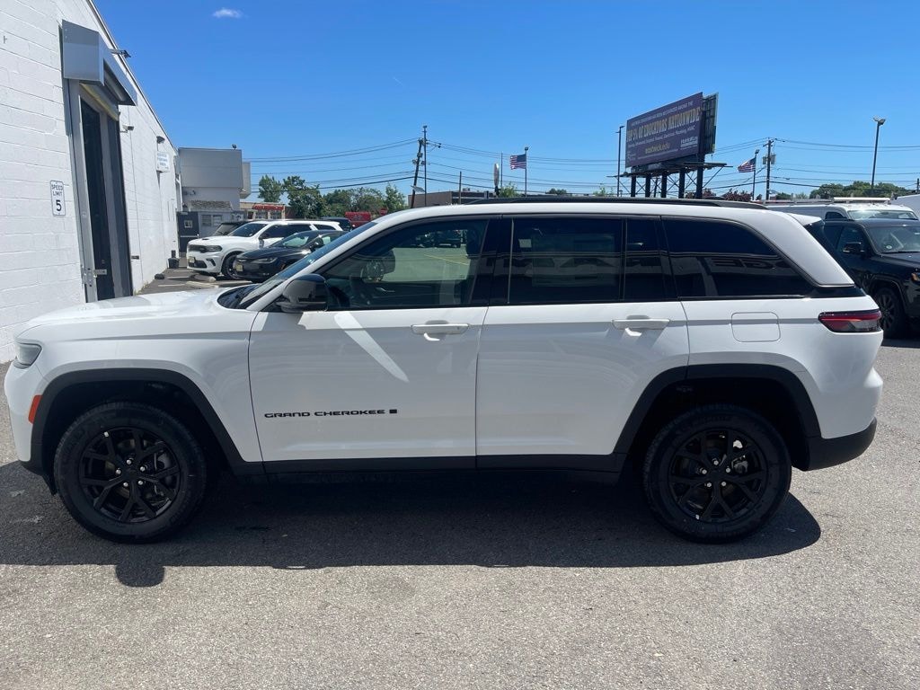 New 2026 Jeep Grand Cherokee Altitude Sport Utility
