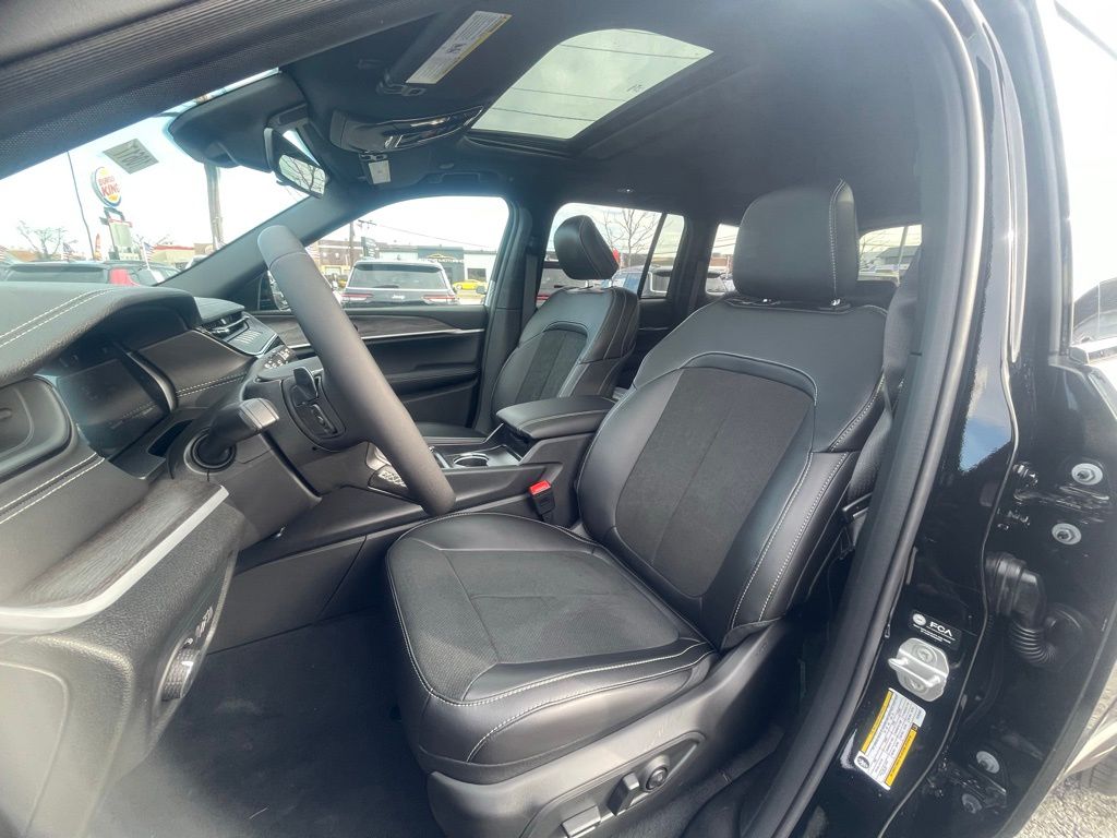 2026 Jeep Grand Cherokee Laredo - Photo 8