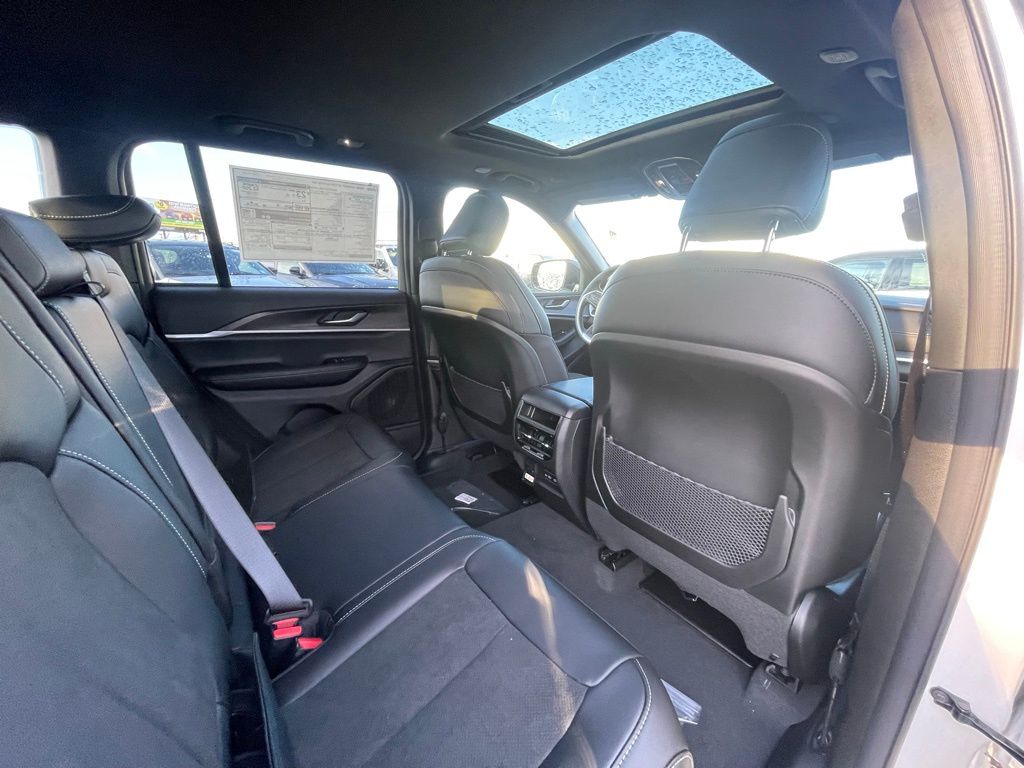 2026 Jeep Grand Cherokee Laredo - Photo 17
