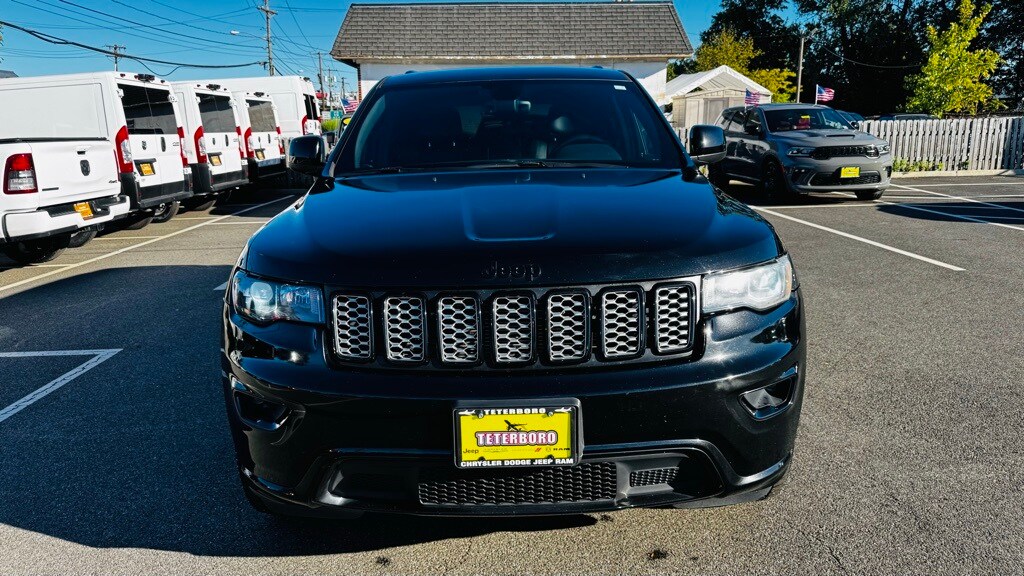 2018 Jeep Grand Cherokee Laredo photo 2