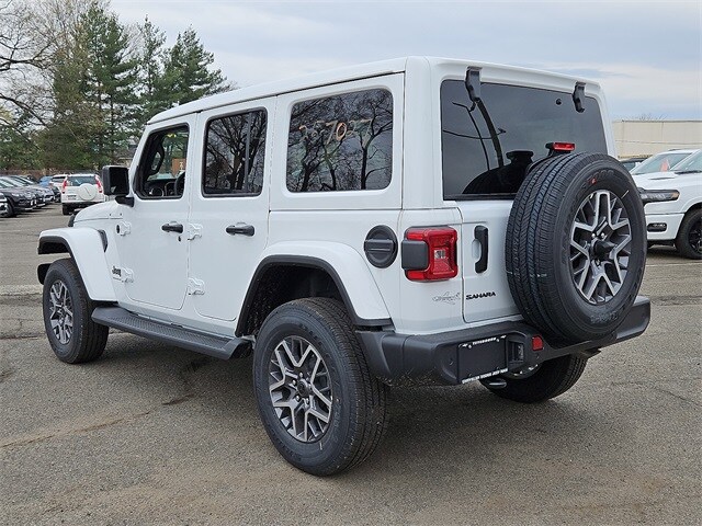 2025 Jeep Wrangler Sahara photo 3