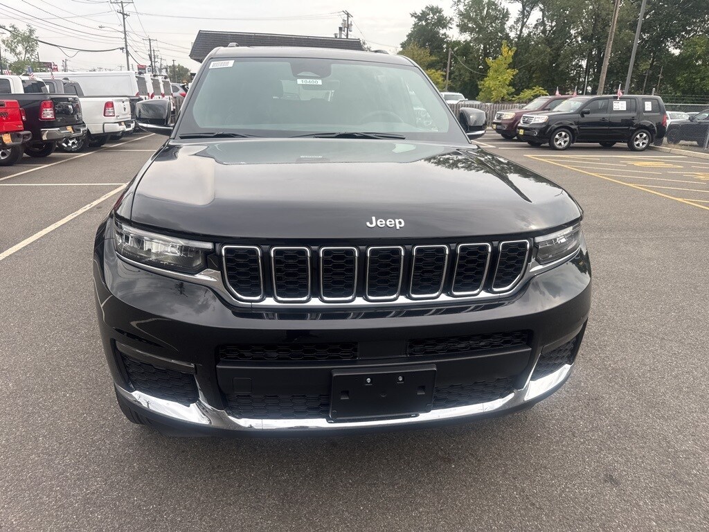 2025 Jeep Grand Cherokee Limited photo 2