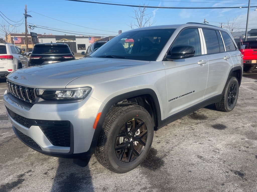 New 2026 Jeep Grand Cherokee Laredo Sport Utility
