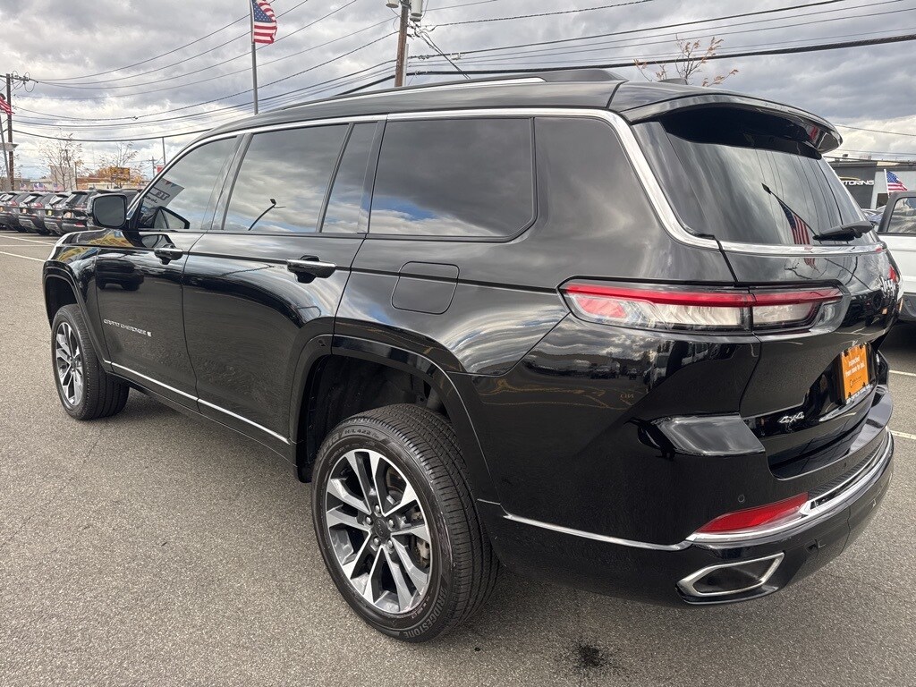 2023 Jeep Grand Cherokee Overland photo 3