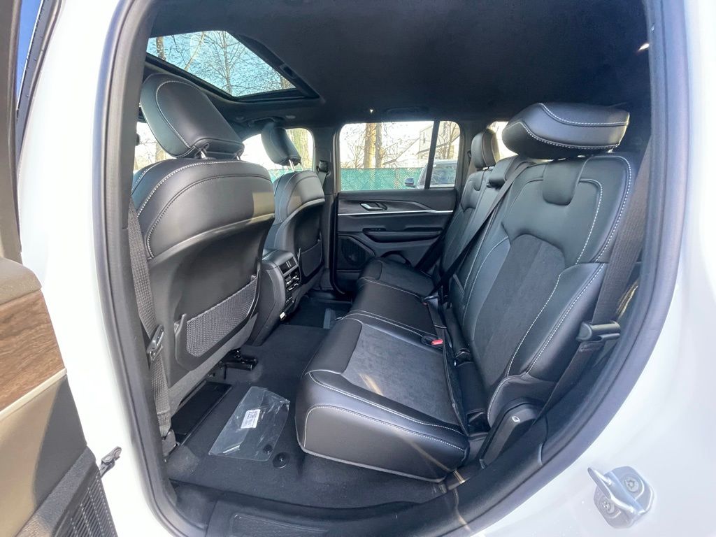 2026 Jeep Grand Cherokee Laredo - Photo 10