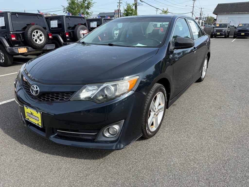 Used 2012 Toyota Camry SE Sedan