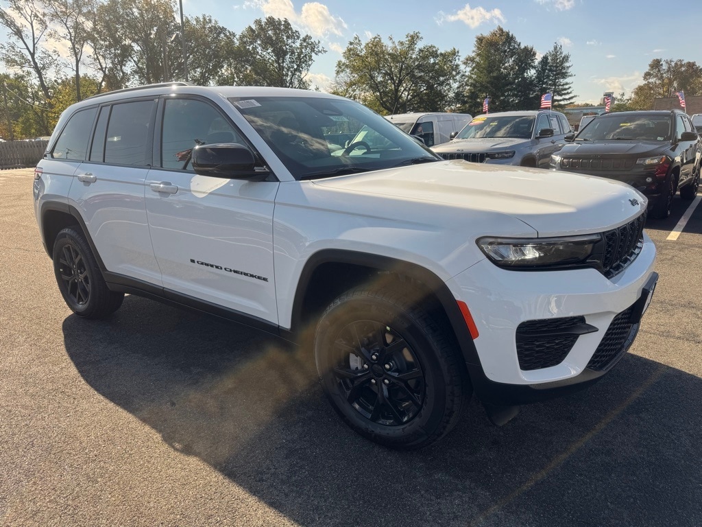 2025 Jeep Grand Cherokee Altitude's photo
