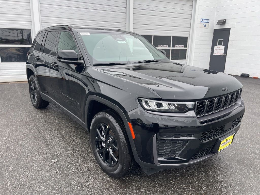 New 2026 Jeep Grand Cherokee Laredo Altitude Sport Utility