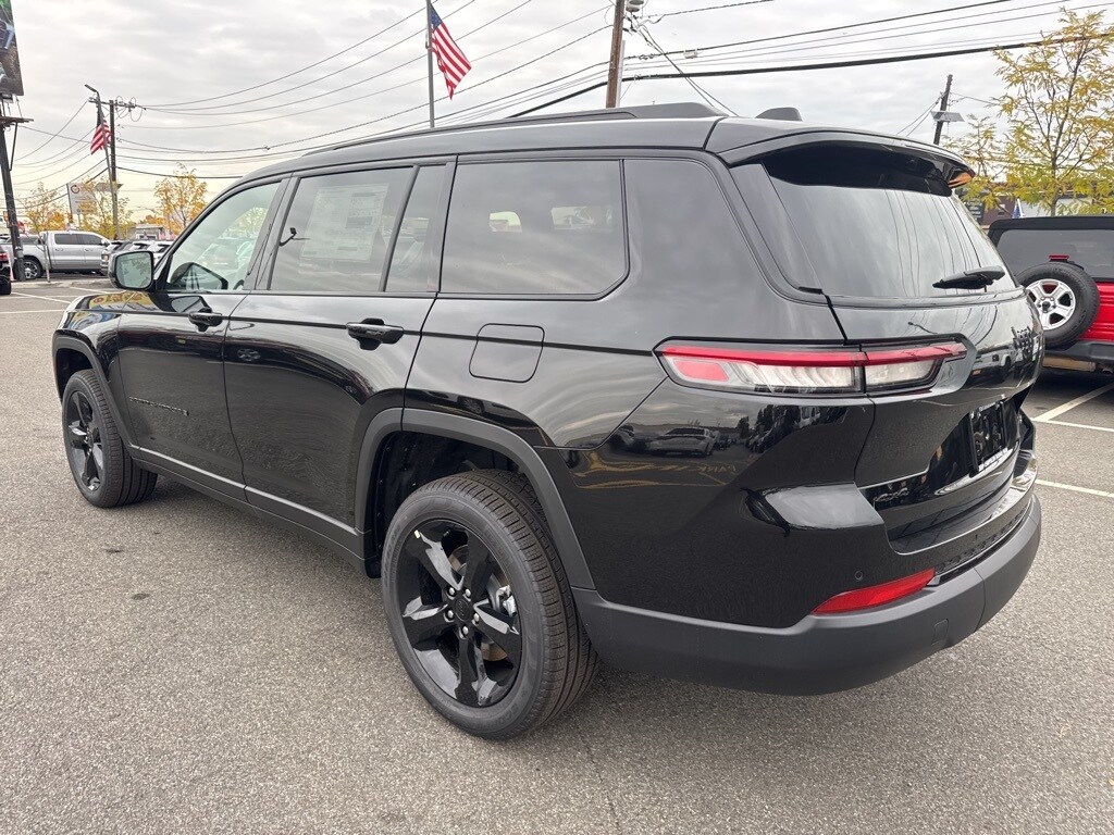 2025 Jeep Grand Cherokee Limited photo 4