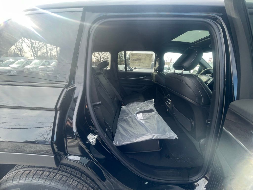 2026 Jeep Grand Cherokee Laredo - Photo 11