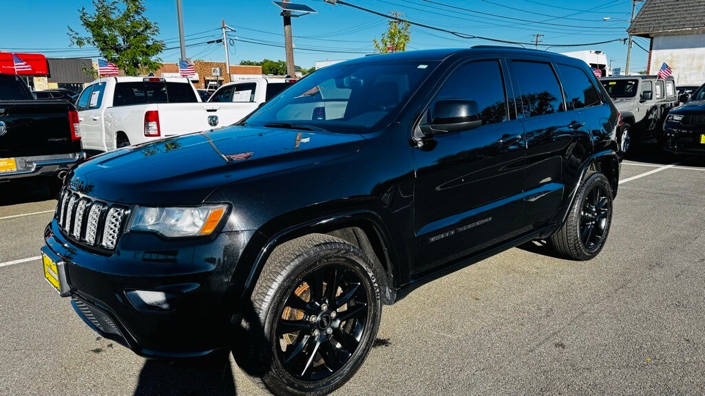 2018 Jeep Grand Cherokee Laredo photo 3