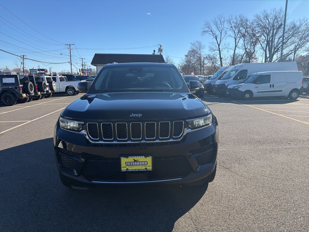 Used 2023 Jeep Grand Cherokee Laredo SUV