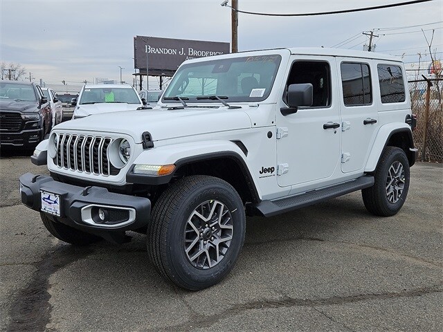 2025 Jeep Wrangler Sahara photo 2