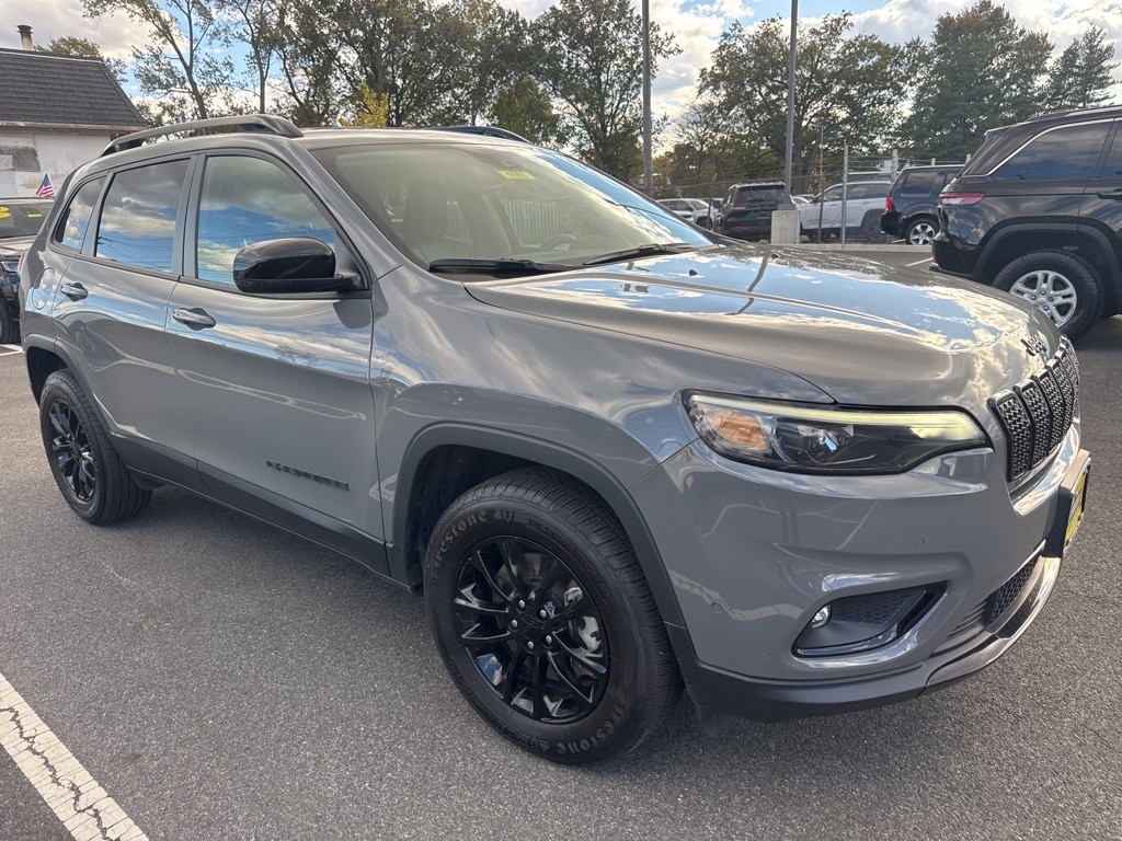 2023 Jeep Cherokee Altitude Lux's photo
