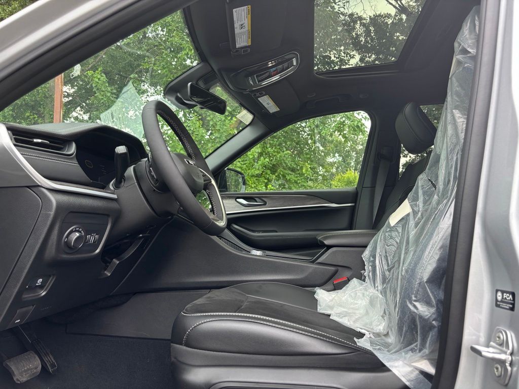 2026 Jeep Grand Cherokee Laredo - Photo 16
