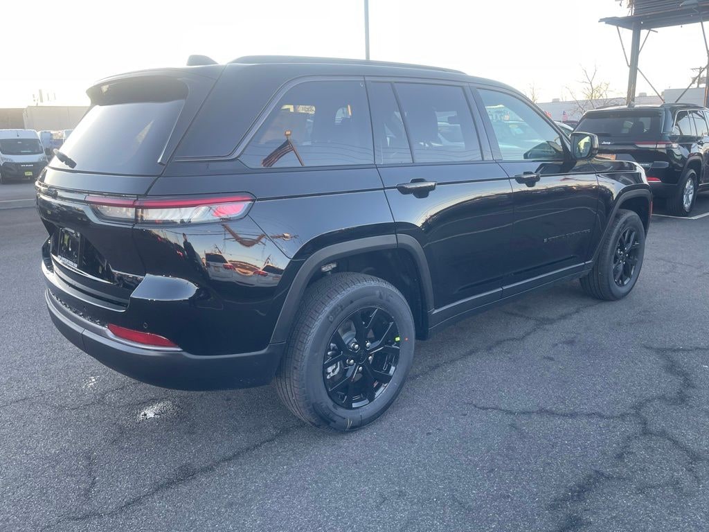 New 2026 Jeep Grand Cherokee Laredo Sport Utility