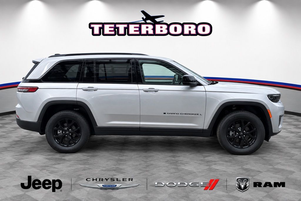 2026 Jeep Grand Cherokee Laredo - Photo 8