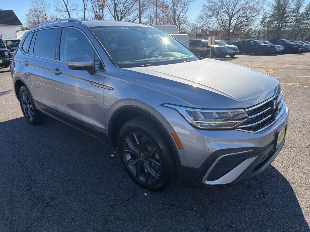2022 Volkswagen Tiguan SE's photo