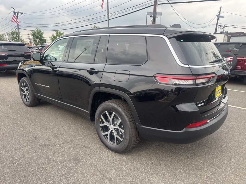 2025 Jeep Grand Cherokee Limited photo 4