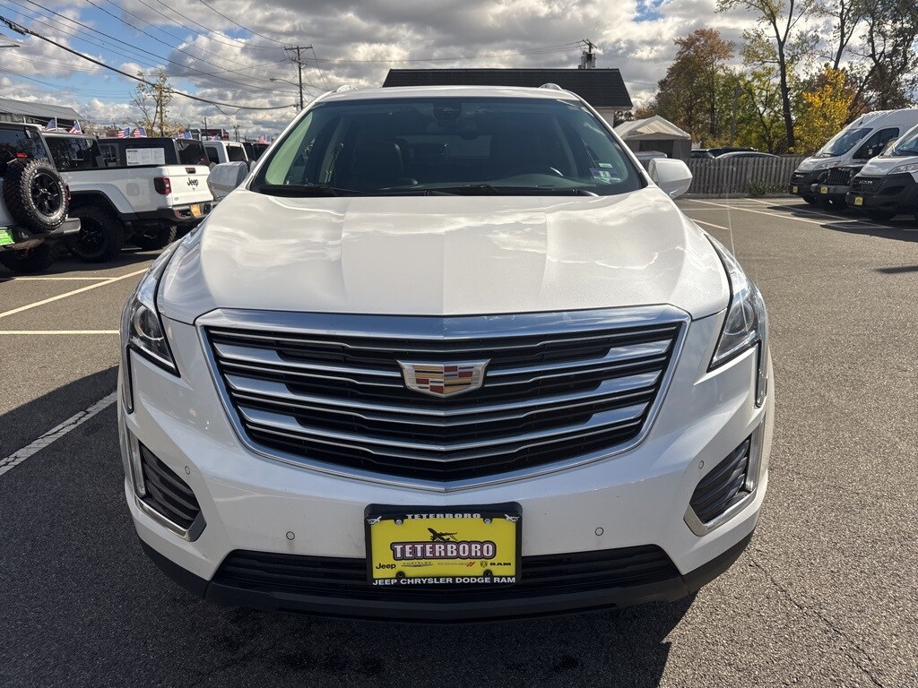 2019 Cadillac XT5 Luxury photo 2