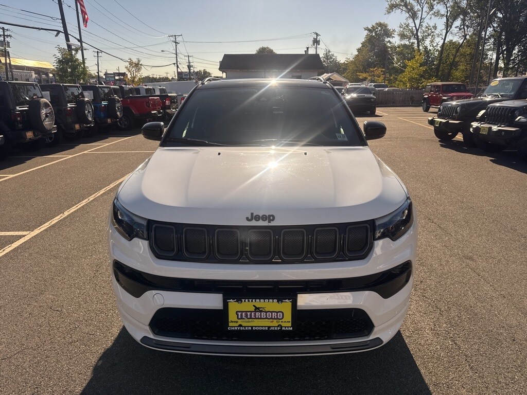 2022 Jeep Compass Limited photo 2