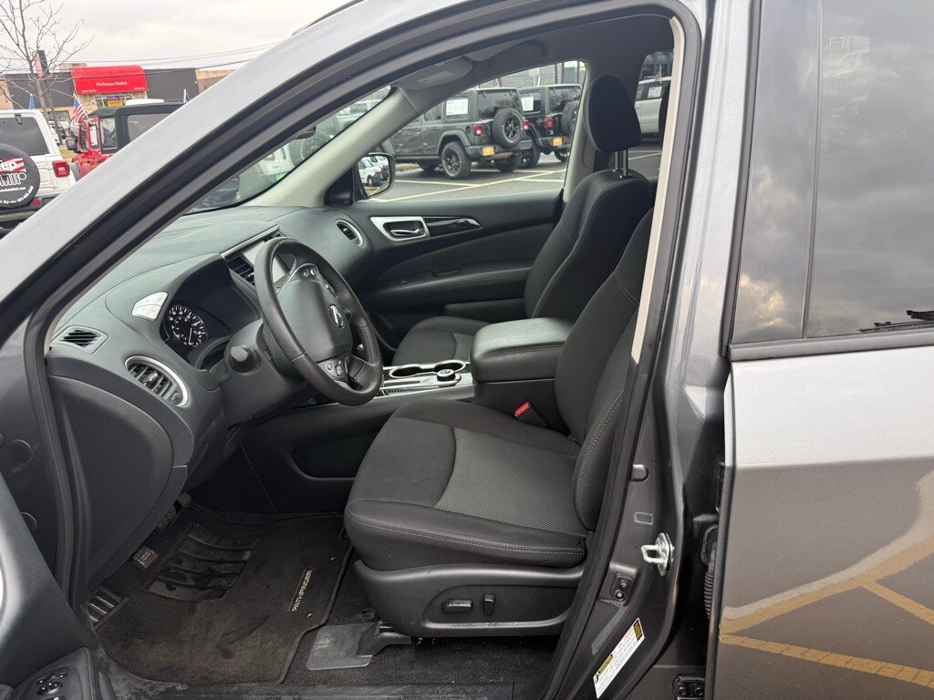 2020 Nissan Pathfinder SV photo 3