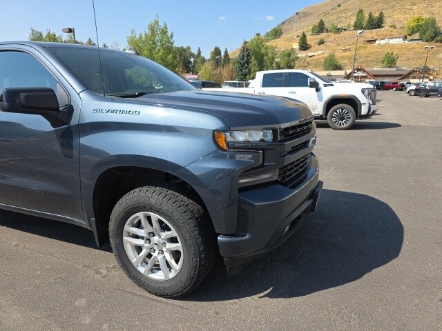 2020 Chevrolet Silverado 1500 RST photo 2