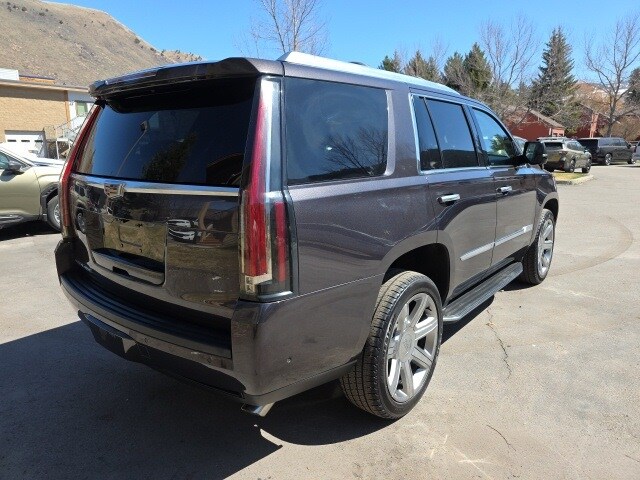 2018 Cadillac Escalade Luxury photo 2