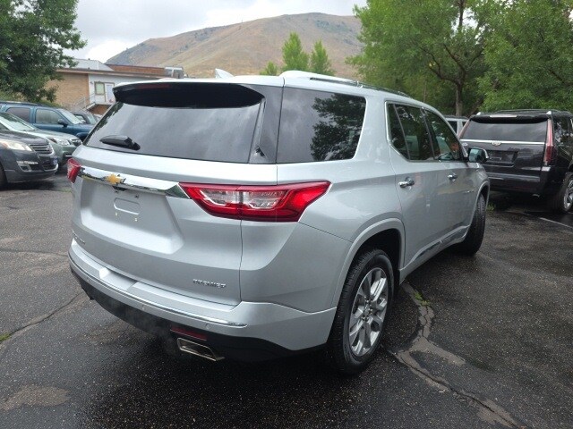 2019 Chevrolet Traverse Premier photo 2