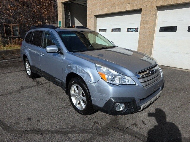 2013 Subaru Outback 2.5i photo 2