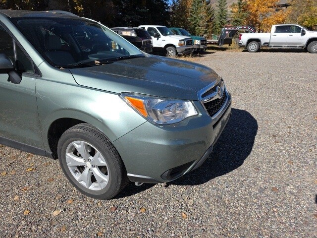 2016 Subaru Forester 2.5i Premium photo 2