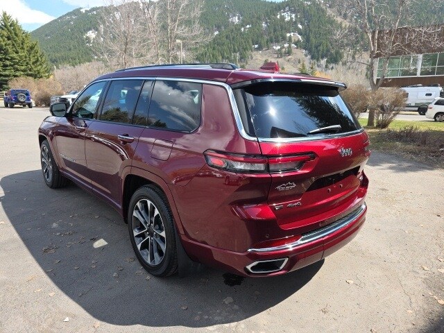 2023 Jeep Grand Cherokee Overland photo 3